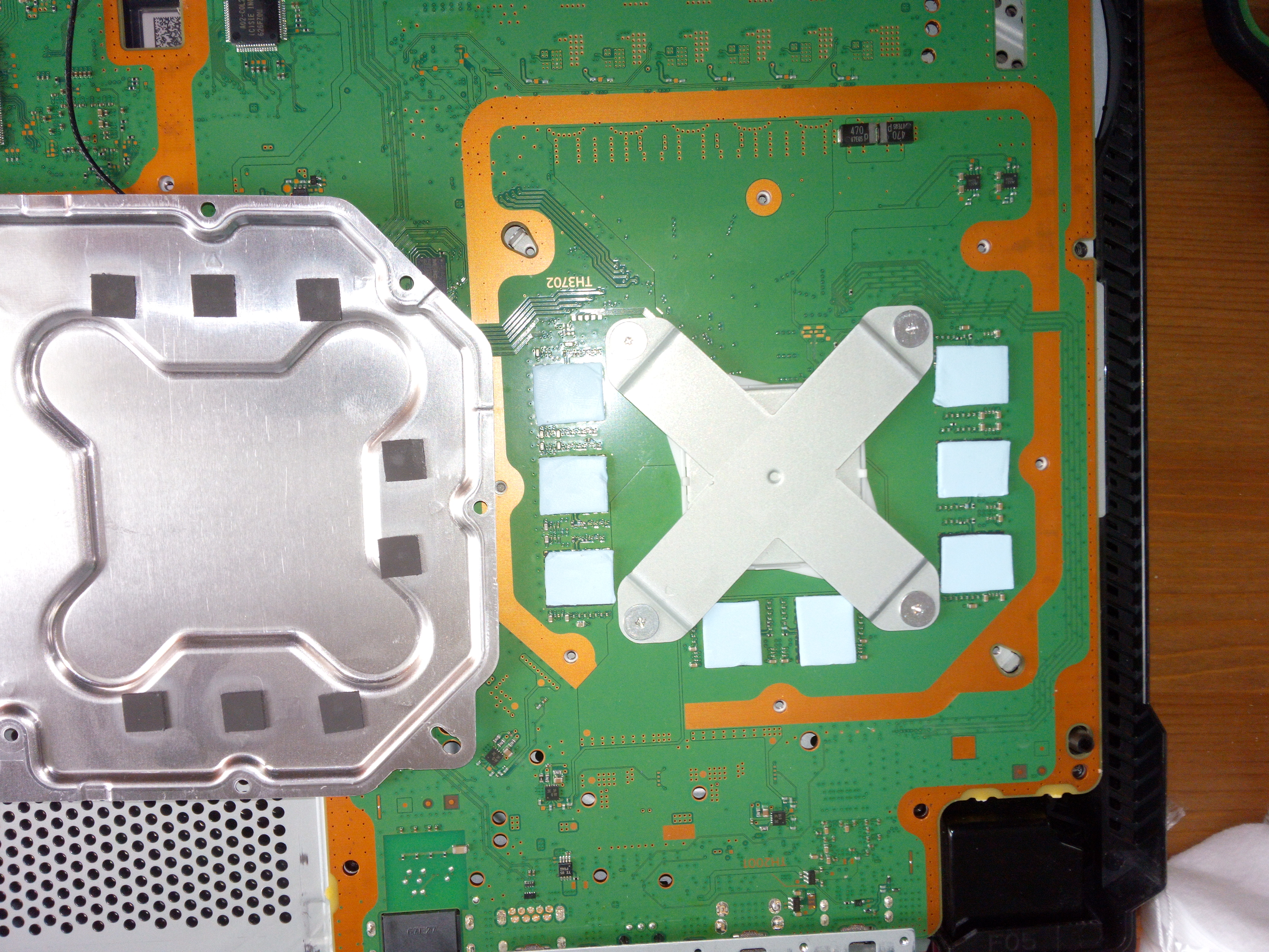 PS4Pro чистка. Термопрокладки на чипы памяти